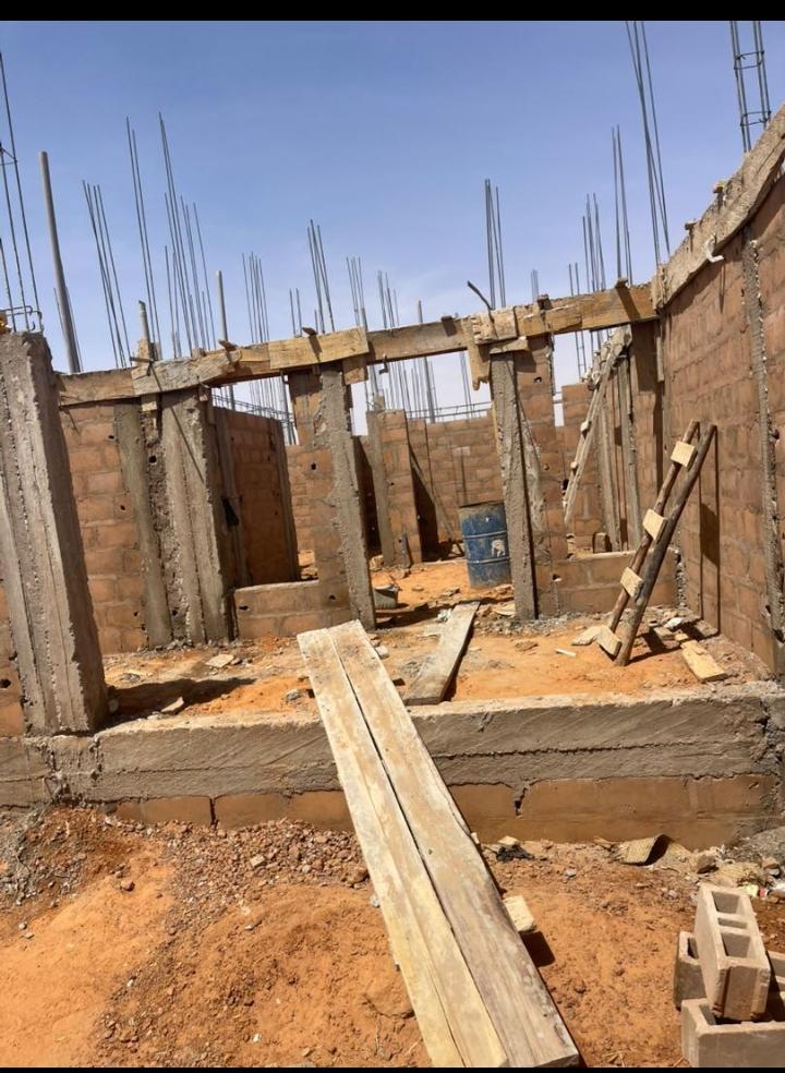 Ouvrier sur un chantier A.M.I